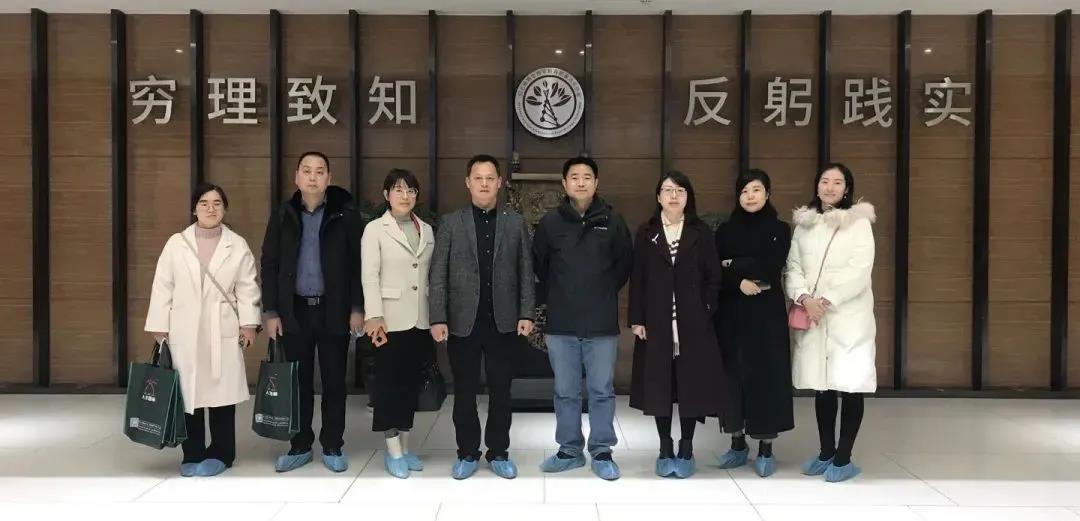 人文園林考察華農(nóng)園藝林學(xué)學(xué)院并在康養(yǎng)園藝論壇做報(bào)告