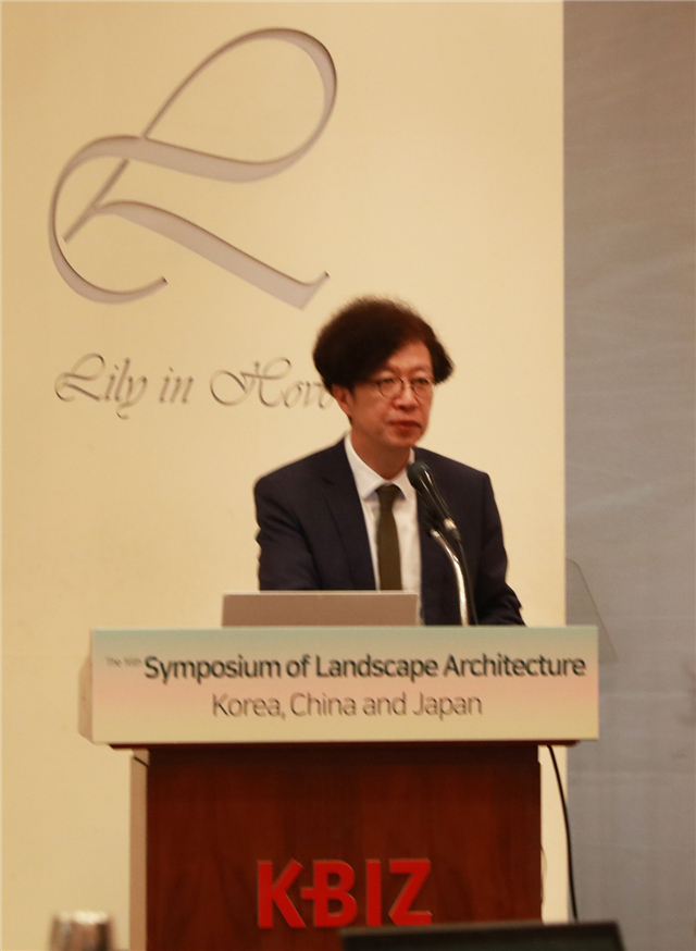 15391616608390768674.jpg 01.本次研討會主席,Seoul National University教授Kyung Jin Zoh先生.JPG